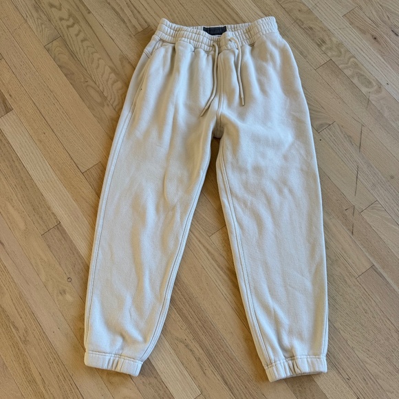 Abercrombie & Fitch Men's Essential Cinched Relaxed Sweatpants Short in Cream XS - Picture 1 of 6